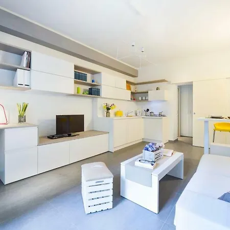 Exclusive Modern Flat Pace Mediolan